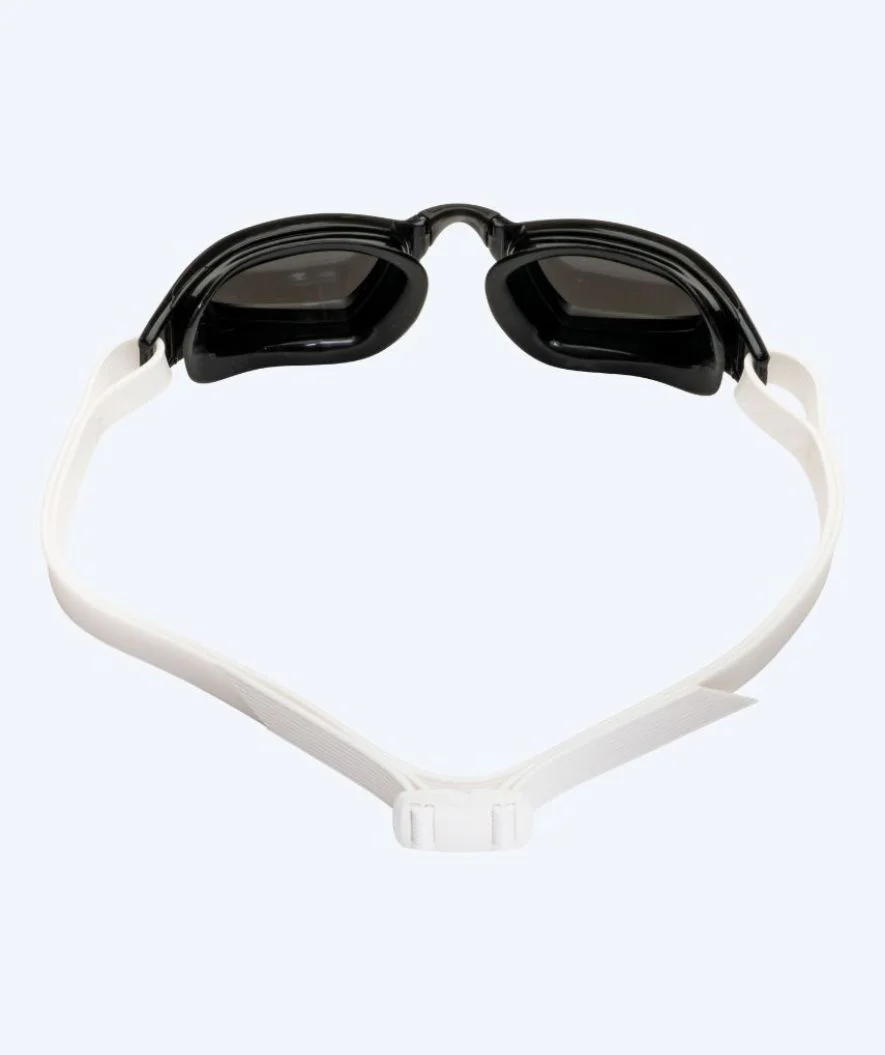 Aquasphere okulary do pływania na zawody - Xceed A1 - Biały/czarny (przydymione szkła) - Image 4