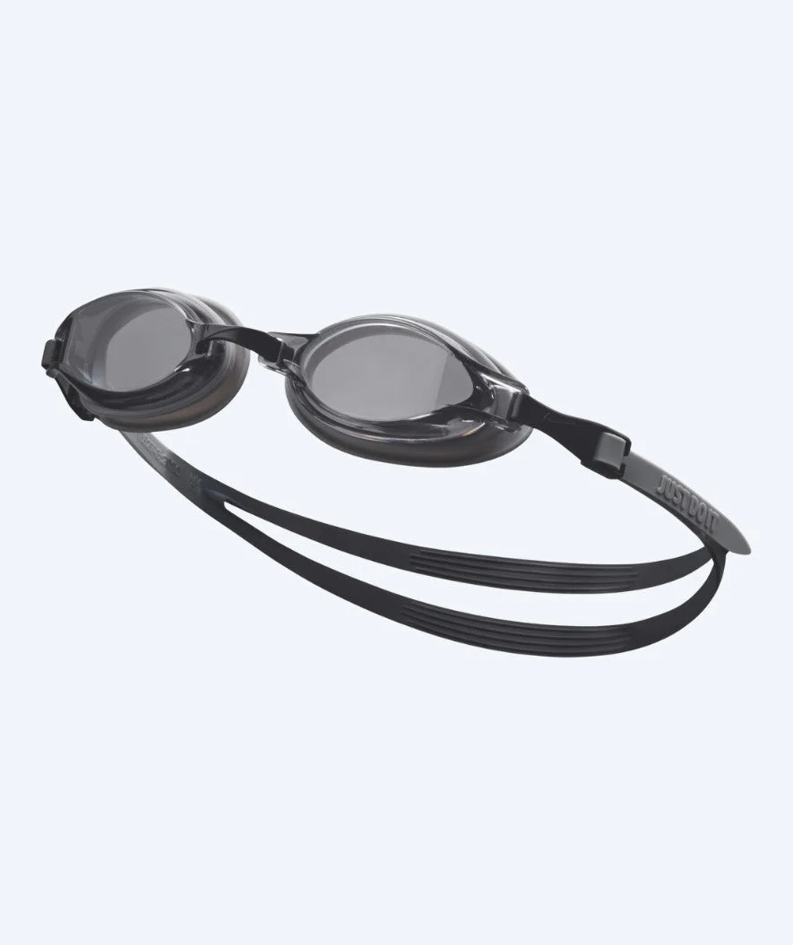 Nike okulary pływackie treningowe - Chrome - Czarny/smoke