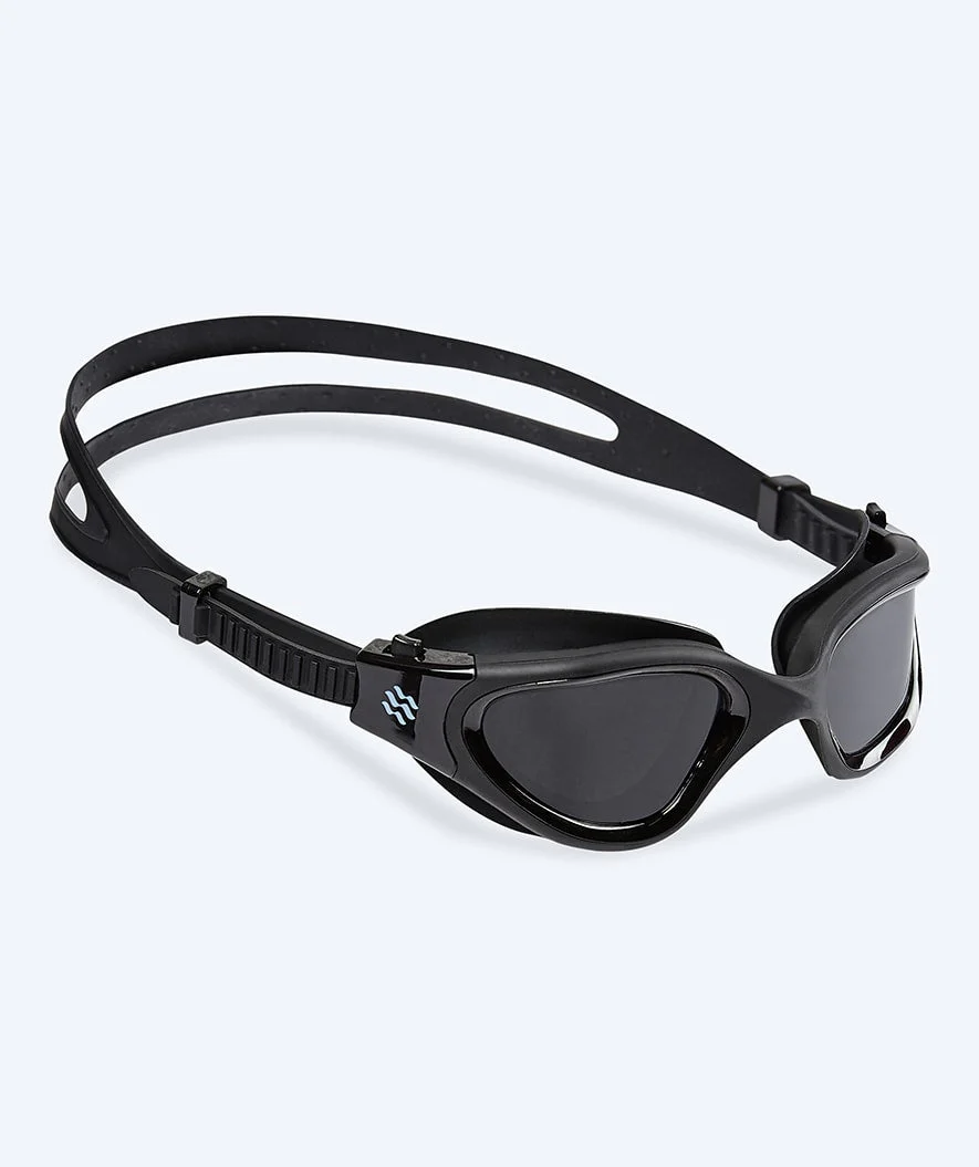 Watery okulary do pływania treningowe - Raven Active - Czarny (przydymione soczewki)