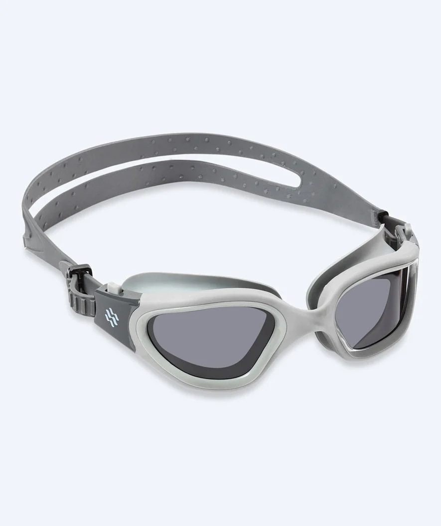 Watery okulary do pływania treningowe - Raven Active - Szare (przydymione soczewki)