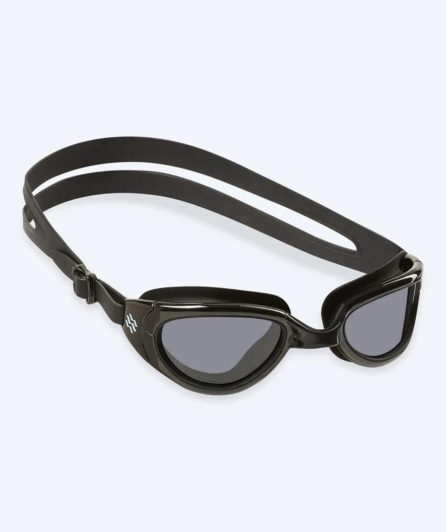 Watery okulary do pływania treningowe - Wade Active - Czarny (przydymione soczewki)